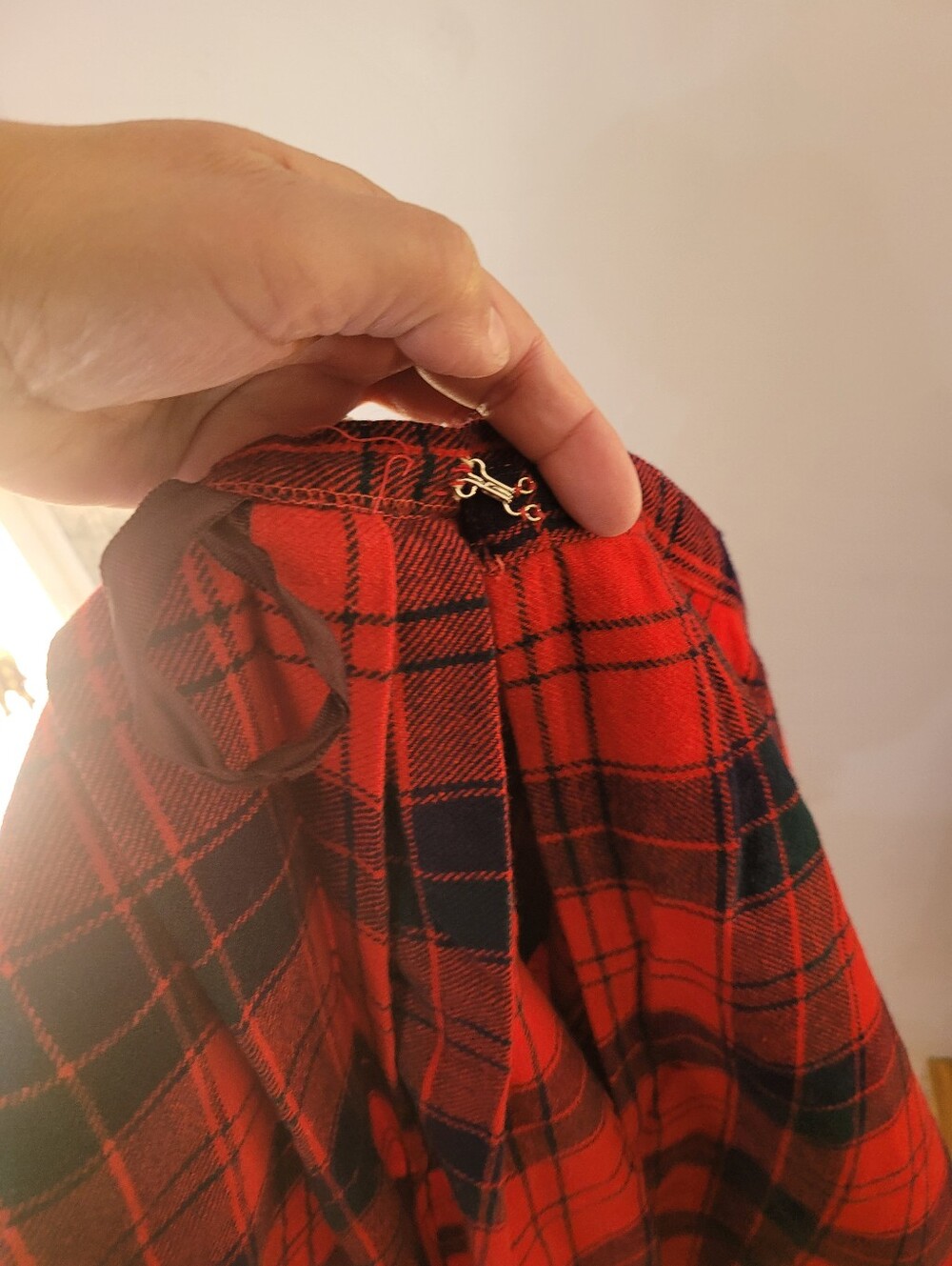 VTG Mosbrook XS Wool Tartan Red Plaid Skirt Leather Buckle Hook - Picture 3 of 11